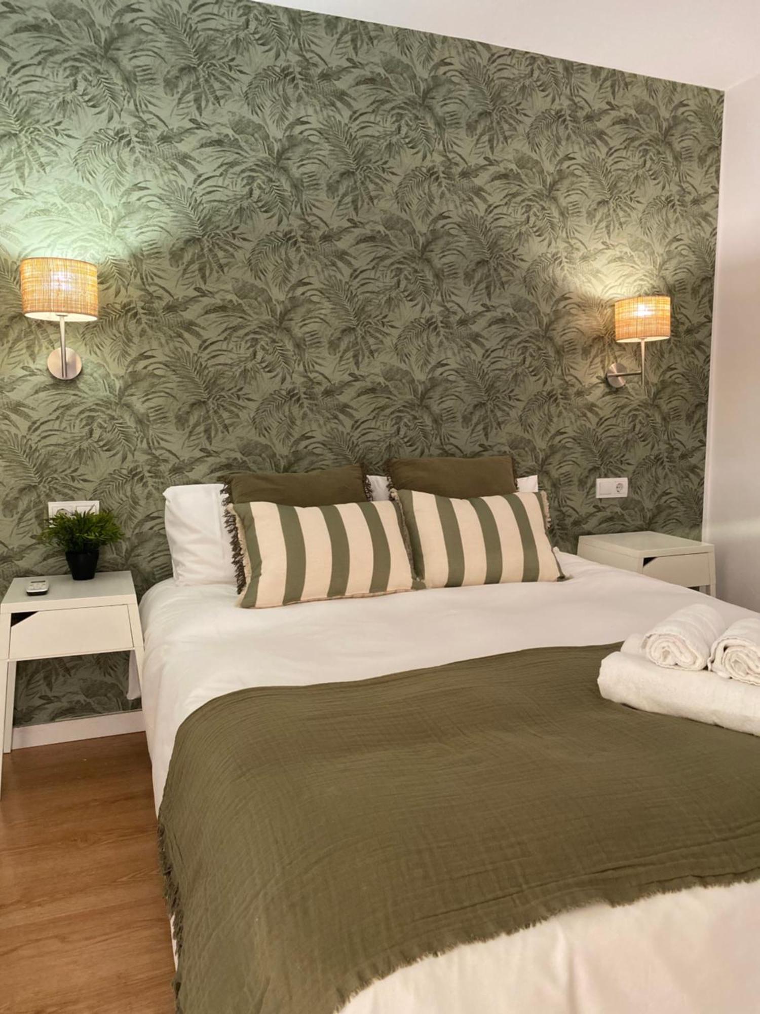 Apartment Sky Cervantes Малага Экстерьер фото